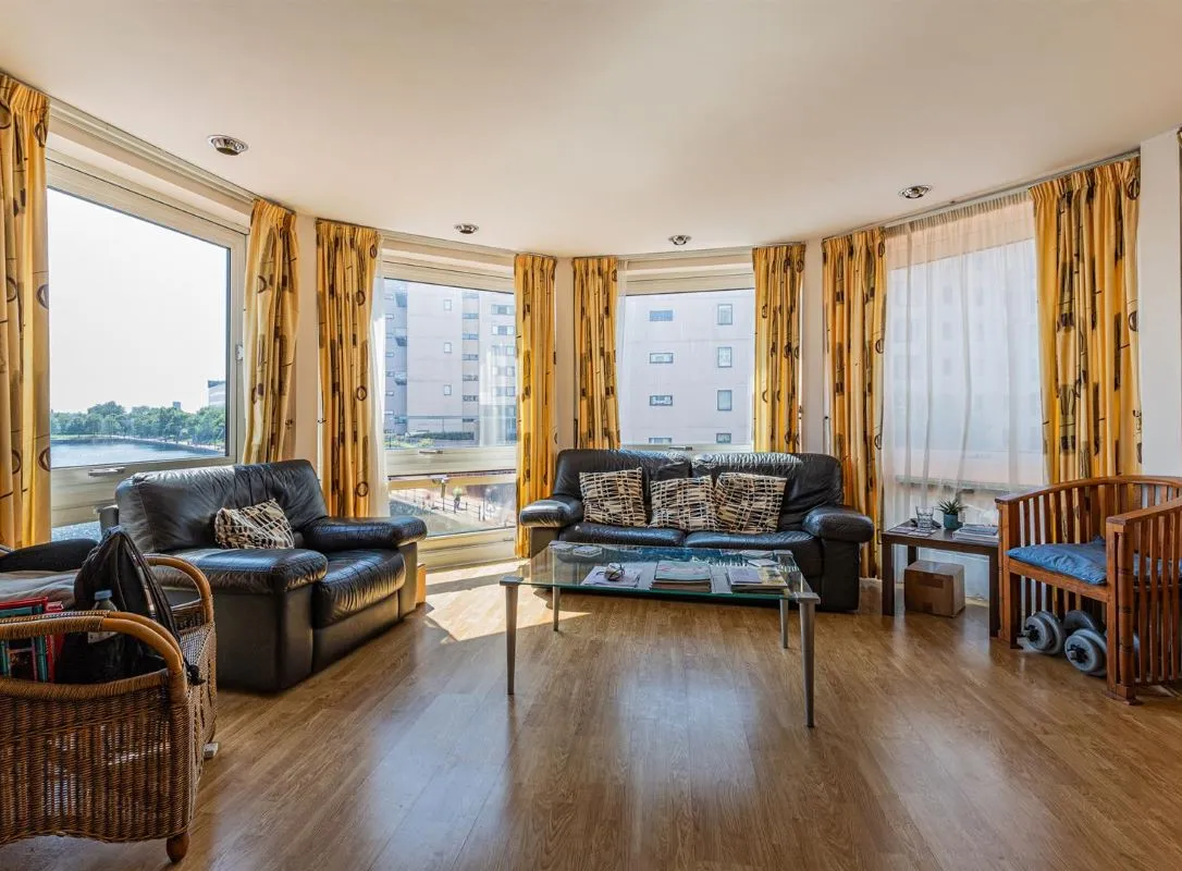 Two bedroom apartment in Adventurers Quay in Cardiff Bay offering secure living with stunning views over the River Taff and surrounding area producing an approx. 7.1% gross net yield.