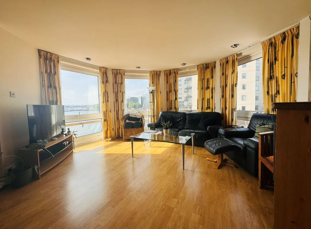 Two bedroom apartment in Adventurers Quay in Cardiff Bay offering secure living with stunning views over the River Taff and surrounding area producing an approx. 7.1% gross net yield.