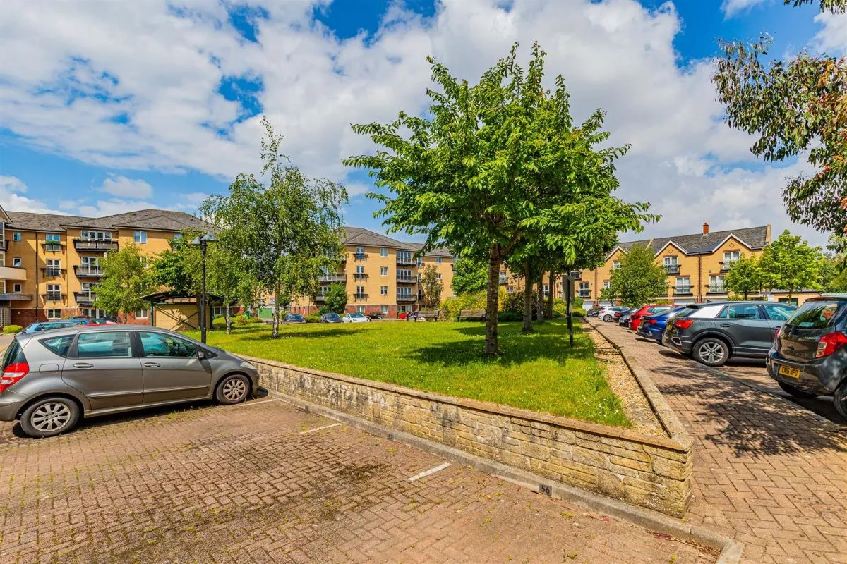 Two bedroom apartment in Adventurers Quay in Cardiff Bay offering secure living with stunning views over the River Taff and surrounding area producing an approx. 7.1% gross net yield.