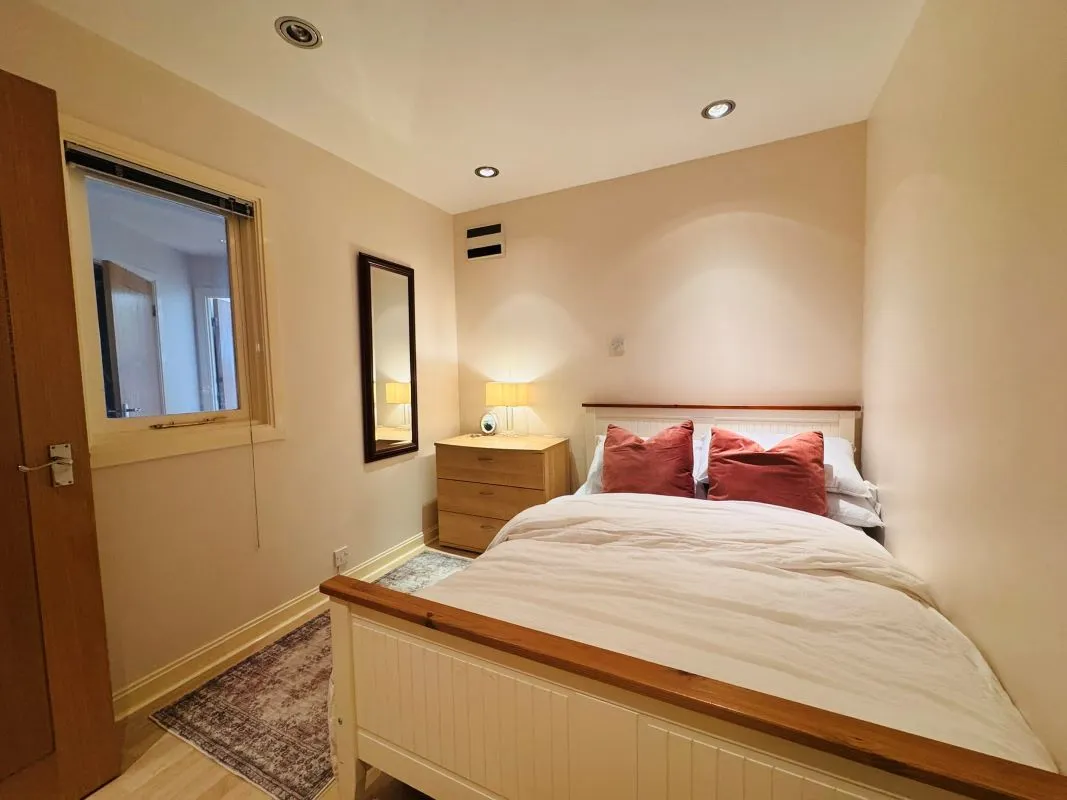 Two bedroom apartment in Adventurers Quay in Cardiff Bay offering secure living with stunning views over the River Taff and surrounding area producing an approx. 7.1% gross net yield.