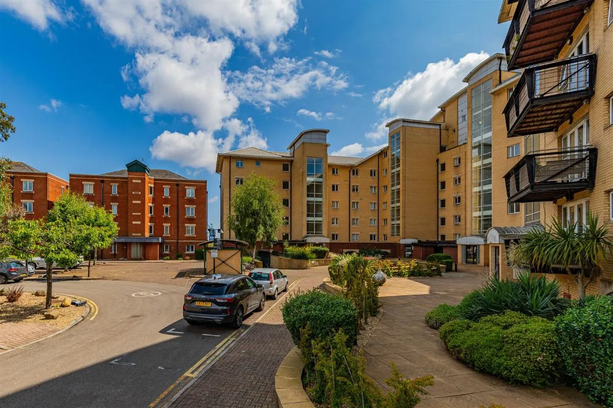 Two bedroom apartment in Adventurers Quay in Cardiff Bay offering secure living with stunning views over the River Taff and surrounding area producing an approx. 7.1% gross net yield.