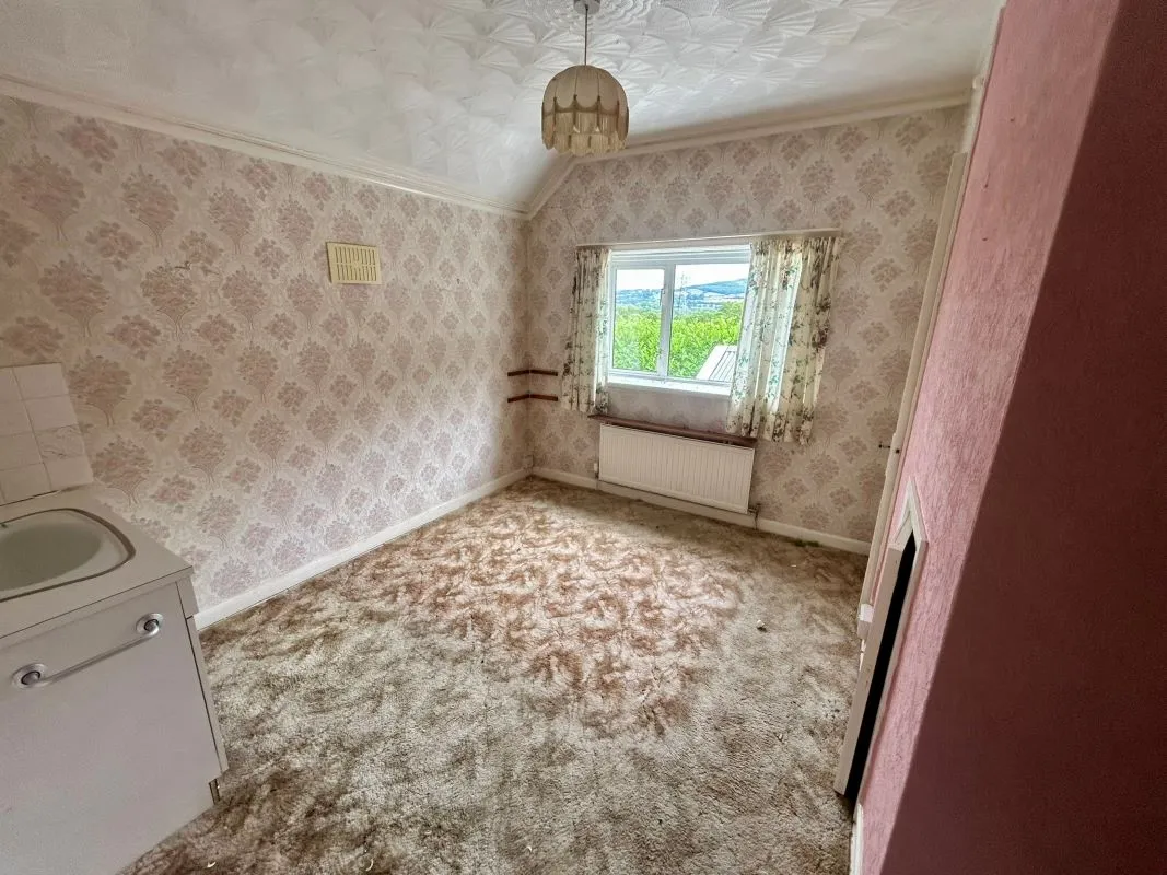 A substantial, four bedroom home in a generous plot with a driveway and double garage. Located on the edge of this popular village close to Abergavenny. In need of repair and improvement throughout.