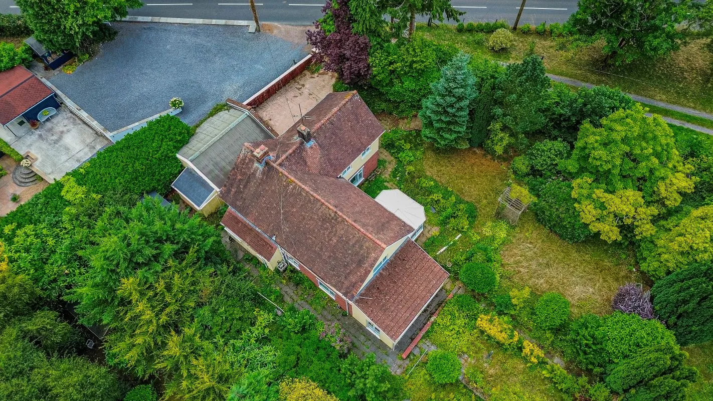 A substantial, four bedroom home in a generous plot with a driveway and double garage. Located on the edge of this popular village close to Abergavenny. In need of repair and improvement throughout.