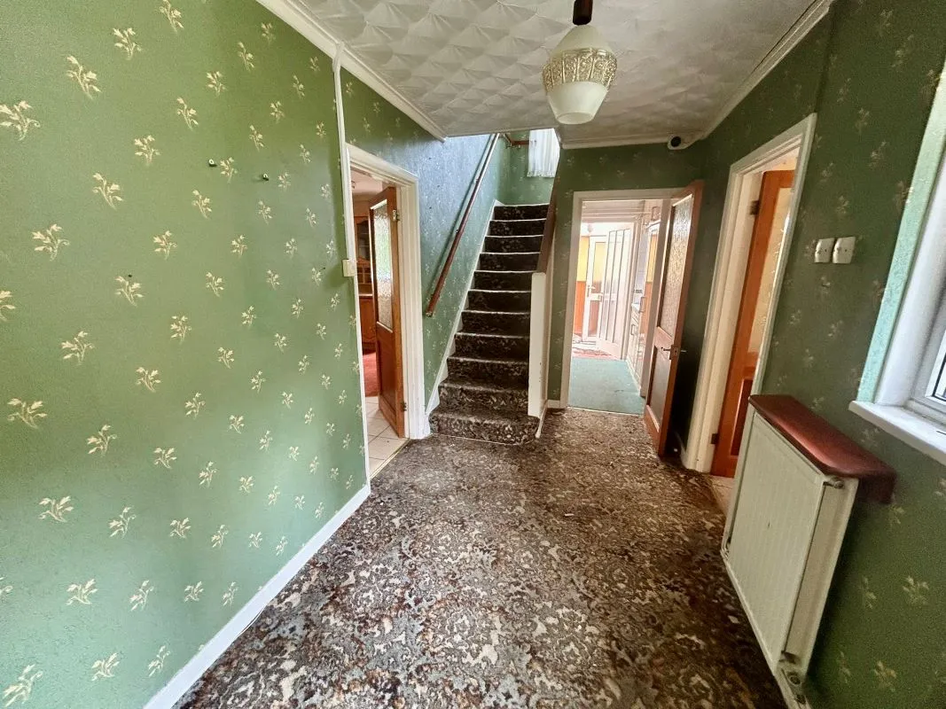 A substantial, four bedroom home in a generous plot with a driveway and double garage. Located on the edge of this popular village close to Abergavenny. In need of repair and improvement throughout.