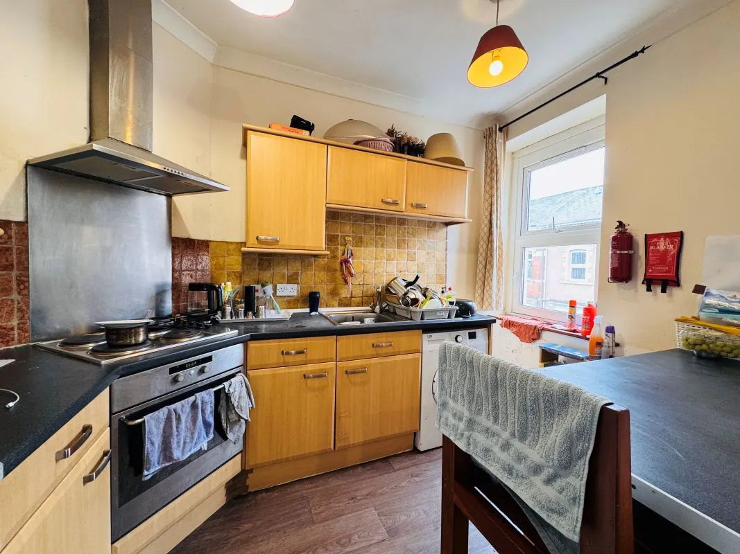 Investment opportunity to acquire this mid terraced property consisting of 2x2 bed flats and x1 Studio flat on South Luton Place in Cardiff representing an initial gross yield of circa. 10.5%.