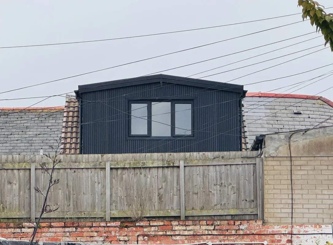 Investment opportunity to purchase a recently renovated split leveled duplex two bedroom flat located on Broadway and within short distance to the city centre.