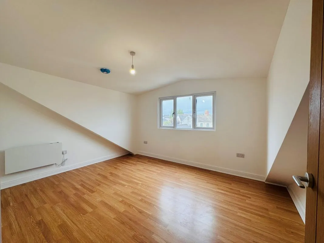 Investment opportunity to purchase a recently renovated split leveled duplex two bedroom flat located on Broadway and within short distance to the city centre.