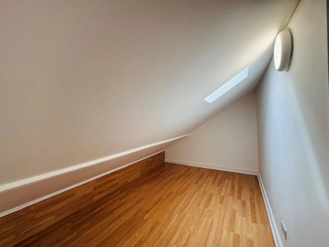 Investment opportunity to purchase a recently renovated split leveled duplex two bedroom flat located on Broadway and within short distance to the city centre.