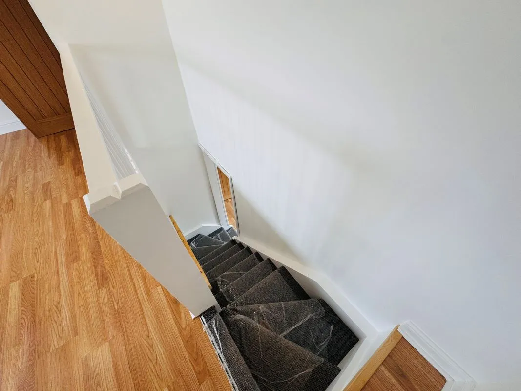 Investment opportunity to purchase a recently renovated split leveled duplex two bedroom flat located on Broadway and within short distance to the city centre.