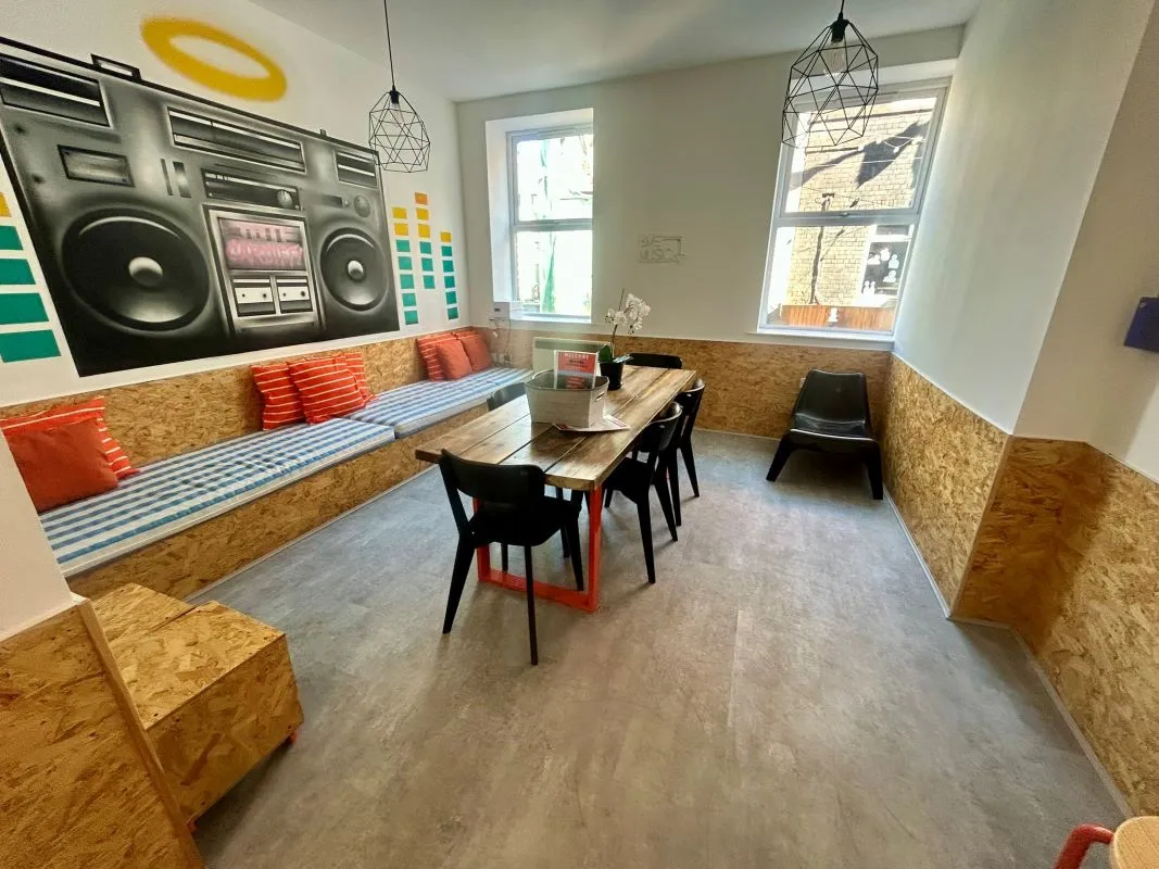 Unique two bedroom maisonette in centre of Cardiff which has been used until recently as a short-term/holiday let. Please note the following lot is to the rear of this apartment.