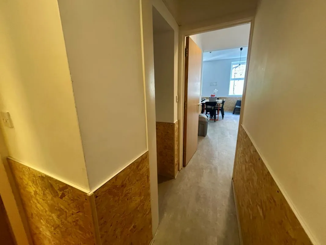 Unique two bedroom maisonette in centre of Cardiff which has been used until recently as a short-term/holiday let. Please note the following lot is to the rear of this apartment.