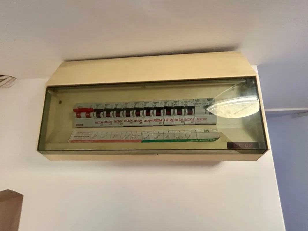 Unique two bedroom maisonette in centre of Cardiff which has been used until recently as a short-term/holiday let. Please note the following lot is to the rear of this apartment.