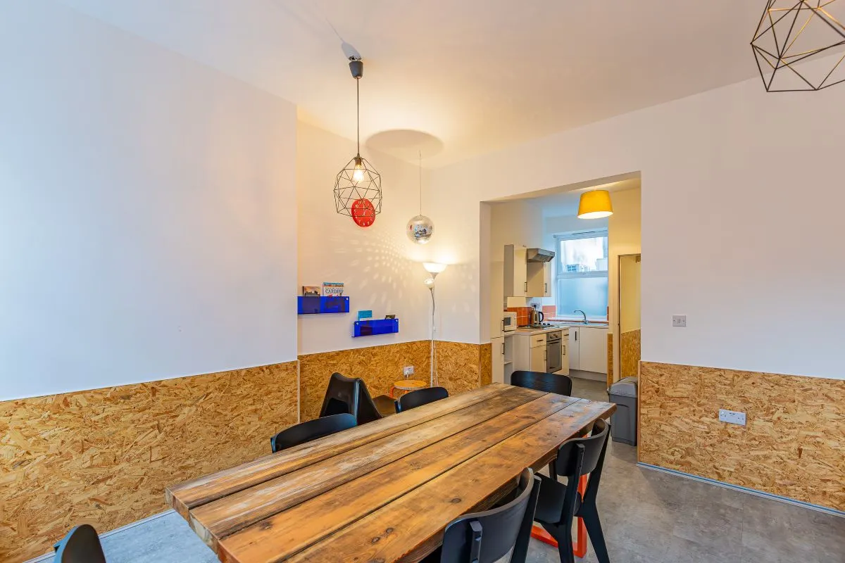 Unique two bedroom maisonette in centre of Cardiff which has been used until recently as a short-term/holiday let. Please note the following lot is to the rear of this apartment.