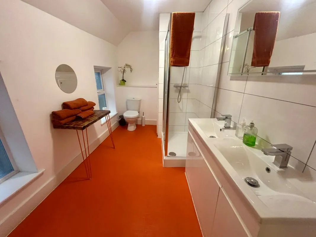 Unique two bedroom maisonette in centre of Cardiff which has been used until recently as a short-term/holiday let. Please note the following lot is to the rear of this apartment.