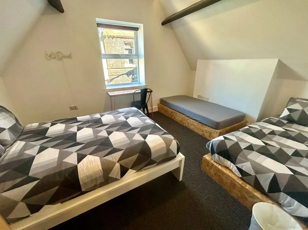 Unique two bedroom maisonette in centre of Cardiff which has been used until recently as a short-term/holiday let. Please note the following lot is to the rear of this apartment.