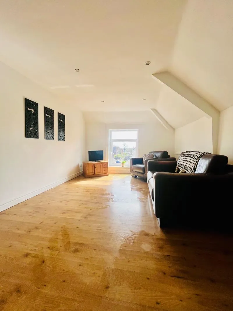 Two bedroom flat occupying the second floor of a mixed-use period building occupying a high street presence in Chepstow producing an attractive approx. 10.3%. gross net yield.