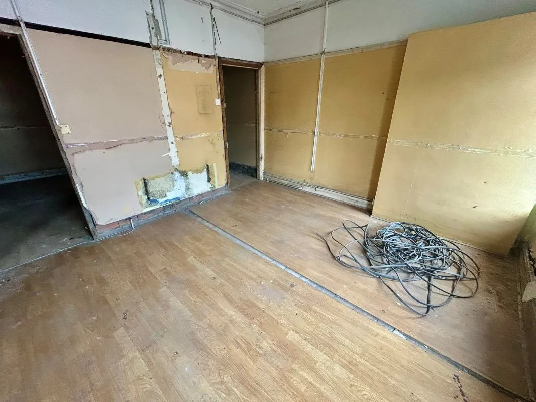 Opportunity to acquire this three storey end of terrace property in Neath. Two commercial units to the ground floor plus a barbers shop with residential redevelopment opportunity to upper floors and a large rear car park with a part-outbuilding also included.