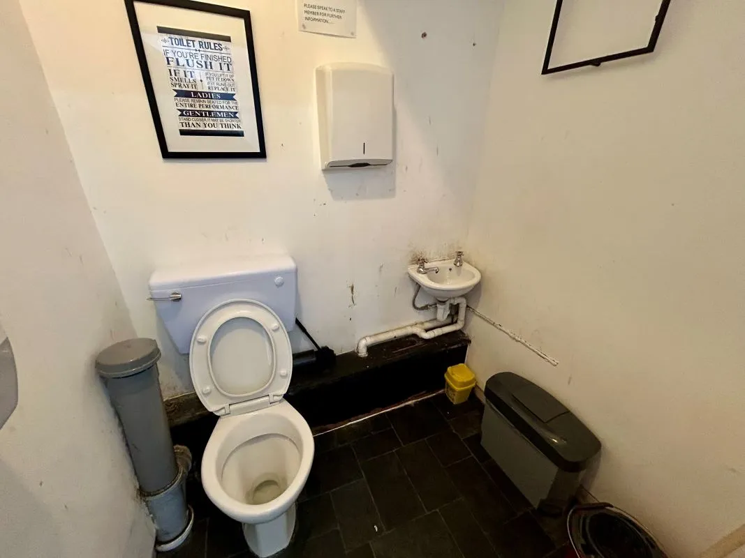 Two storey office investment property in the centre of Newport let for £12,000 per annum representing an Initial Gross Yield of 12%. Planning awarded for conversion to a 5 bed HMO.