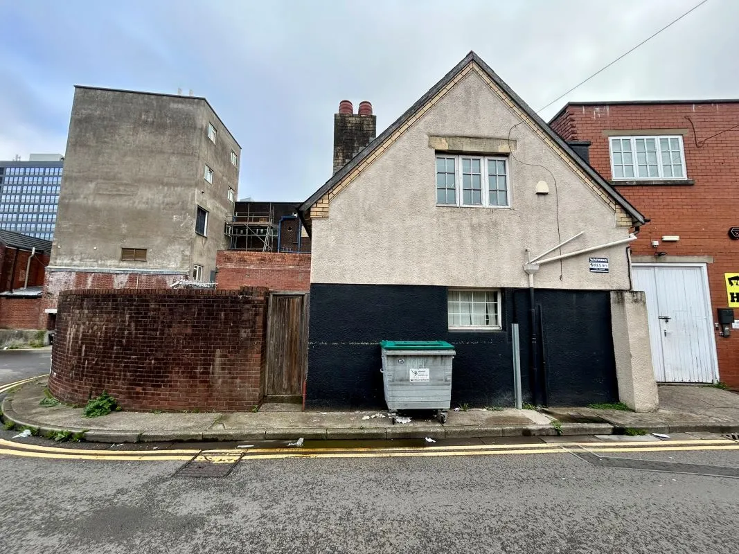 Two storey office investment property in the centre of Newport let for £12,000 per annum representing an Initial Gross Yield of 12%. Planning awarded for conversion to a 5 bed HMO.