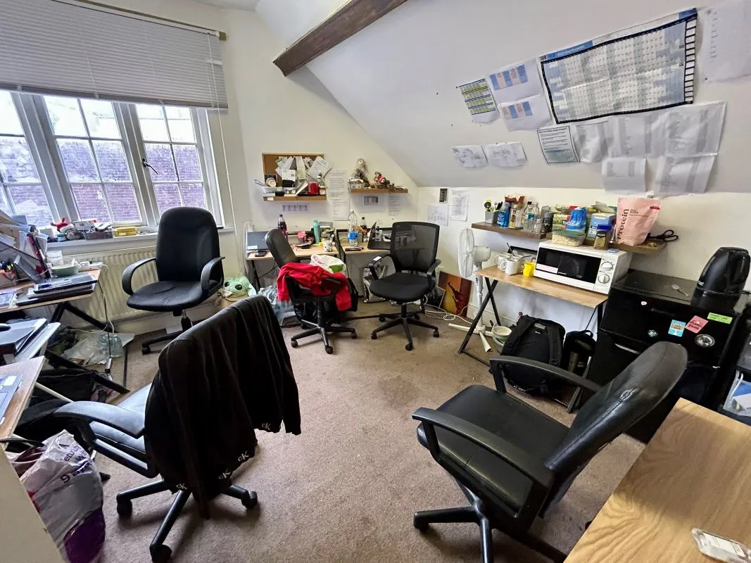 Two storey office investment property in the centre of Newport let for £12,000 per annum representing an Initial Gross Yield of 12%. Planning awarded for conversion to a 5 bed HMO.