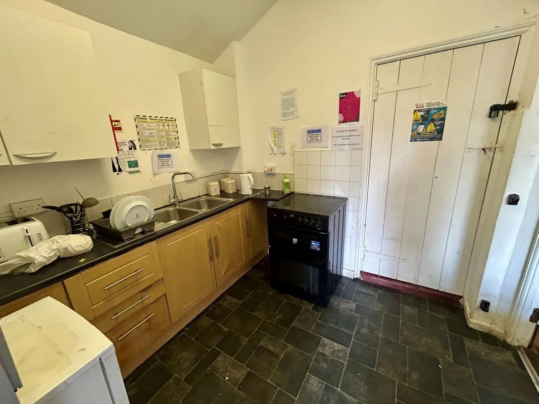 Two storey office investment property in the centre of Newport let for £12,000 per annum representing an Initial Gross Yield of 12%. Planning awarded for conversion to a 5 bed HMO.