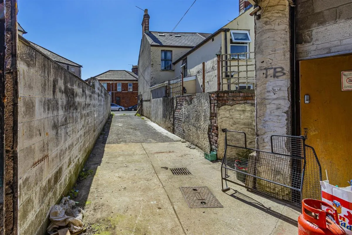 Large warehouse/workshop extending to approximately 5400 sq ft (502 sqm) which could be suitable for a wide variety of uses or complete redevelopment, subject to any necessary consents.