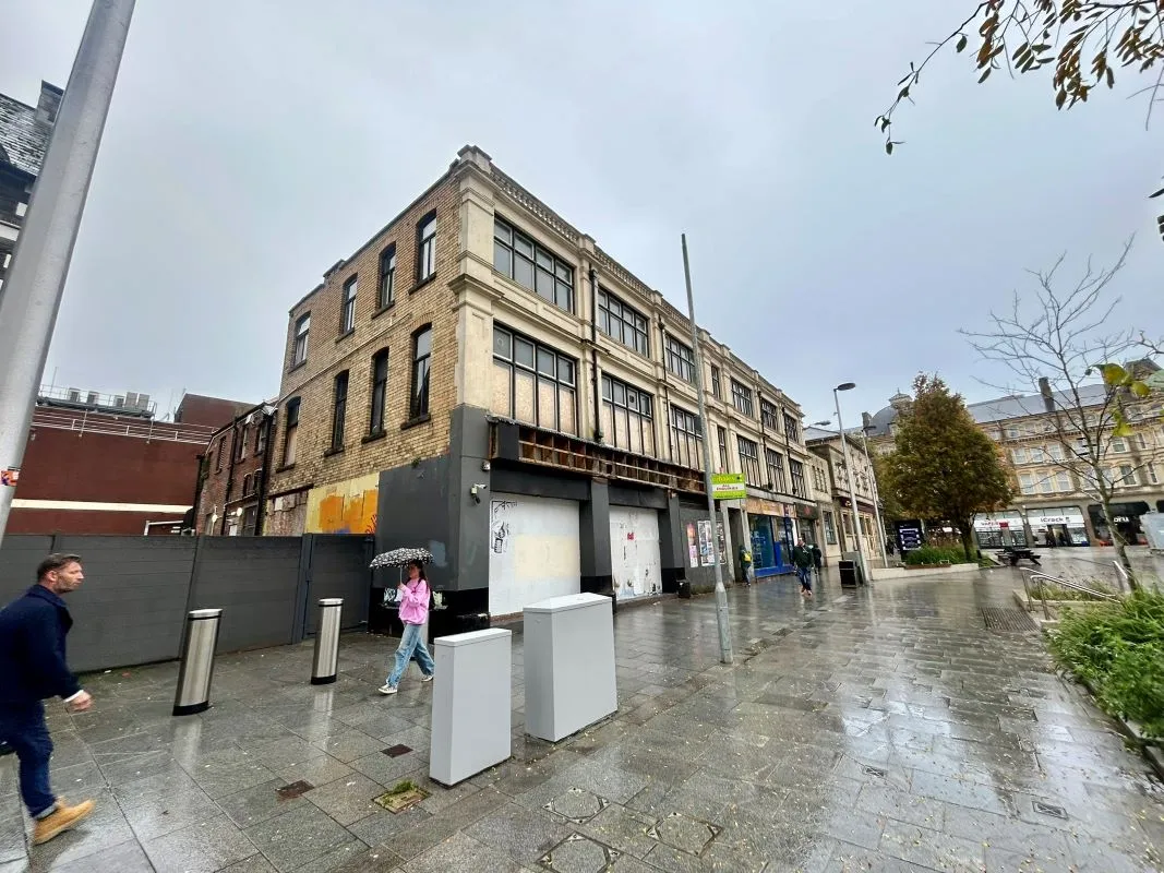 Prominent property on Churchill way and close to Queen street extending to approximately 8,571 sqft (796sqm) which could be suitable for a variety of uses, subject to consents.