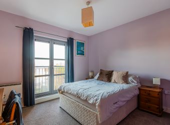 2 Double Bedroom fourth floor spacious apartment in Cardiff Bay within walking distance to restaurants, shops and bars and a close distance to the City Centre.