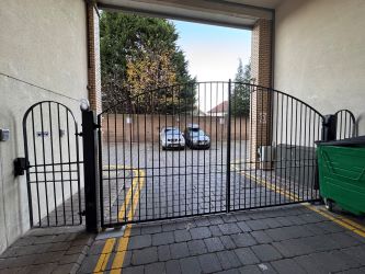 2 Double Bedroom fourth floor spacious apartment in Cardiff Bay within walking distance to restaurants, shops and bars and a close distance to the City Centre.