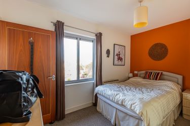 2 Double Bedroom fourth floor spacious apartment in Cardiff Bay within walking distance to restaurants, shops and bars and a close distance to the City Centre.