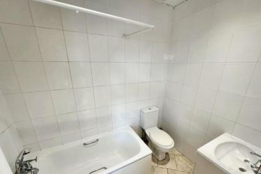 Two bedroom terraced house set on the desirable Cottrell Road in Roath. The property is a short walk away from Cathays and Cardiff City Centre. Sold with vacant possession.