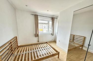 Two bedroom terraced house set on the desirable Cottrell Road in Roath. The property is a short walk away from Cathays and Cardiff City Centre. Sold with vacant possession.