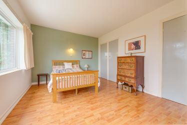 Unique and private four bedroom detached property in extensive grounds in this popular area with far reaching views. In very good condition but in need of complete modernisation throughout.