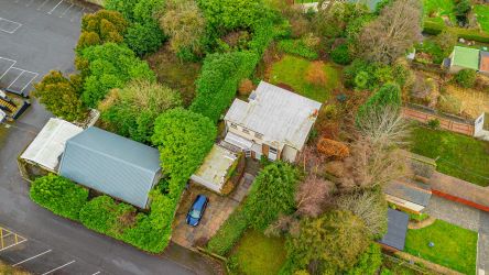 Unique and private four bedroom detached property in extensive grounds in this popular area with far reaching views. In very good condition but in need of complete modernisation throughout.