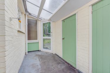 Unique and private four bedroom detached property in extensive grounds in this popular area with far reaching views. In very good condition but in need of complete modernisation throughout.
