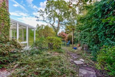 Unique and private four bedroom detached property in extensive grounds in this popular area with far reaching views. In very good condition but in need of complete modernisation throughout.