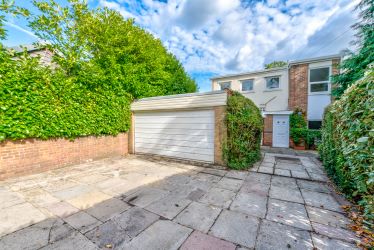 Unique and private four bedroom detached property in extensive grounds in this popular area with far reaching views. In very good condition but in need of complete modernisation throughout.