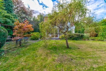 Unique and private four bedroom detached property in extensive grounds in this popular area with far reaching views. In very good condition but in need of complete modernisation throughout.