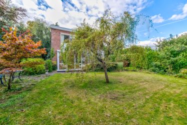 Unique and private four bedroom detached property in extensive grounds in this popular area with far reaching views. In very good condition but in need of complete modernisation throughout.