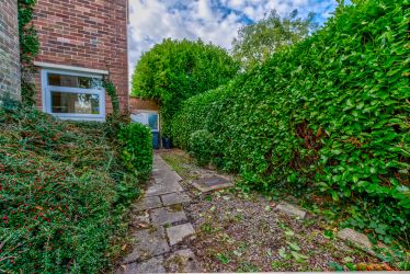 Unique and private four bedroom detached property in extensive grounds in this popular area with far reaching views. In very good condition but in need of complete modernisation throughout.