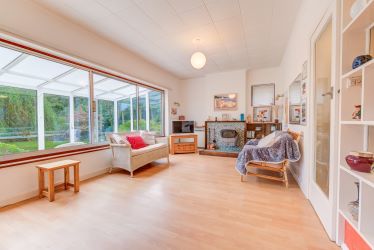 Unique and private four bedroom detached property in extensive grounds in this popular area with far reaching views. In very good condition but in need of complete modernisation throughout.