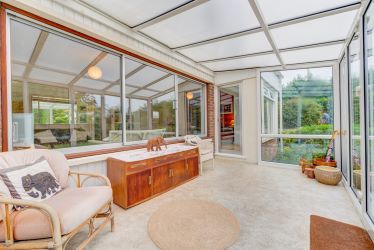 Unique and private four bedroom detached property in extensive grounds in this popular area with far reaching views. In very good condition but in need of complete modernisation throughout.