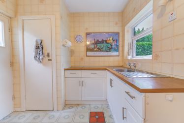 Unique and private four bedroom detached property in extensive grounds in this popular area with far reaching views. In very good condition but in need of complete modernisation throughout.