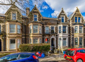 Three storey period investment property in this popular road. Arranged as 3 X Two bedroom apartments with current income totalling £2900pcm (£34,800pa), representing a 10% Initial gross yield.