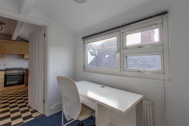 Three storey period investment property in this popular road. Arranged as 3 X Two bedroom apartments with current income totalling £2900pcm (£34,800pa), representing a 10% Initial gross yield.