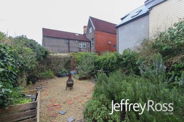 Three storey period investment property in this popular road. Arranged as 3 X Two bedroom apartments with current income totalling £2900pcm (£34,800pa), representing a 10% Initial gross yield.