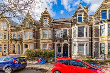 Three storey period investment property in this popular road. Arranged as 3 X Two bedroom apartments with current income totalling £2900pcm (£34,800pa), representing a 10% Initial gross yield.