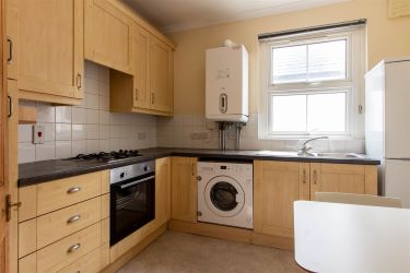 Three storey period investment property in this popular road. Arranged as 3 X Two bedroom apartments with current income totalling £2900pcm (£34,800pa), representing a 10% Initial gross yield.