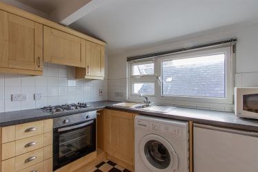Three storey period investment property in this popular road. Arranged as 3 X Two bedroom apartments with current income totalling £2900pcm (£34,800pa), representing a 10% Initial gross yield.