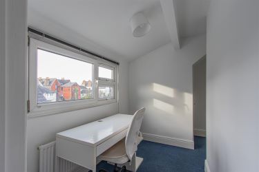 Three storey period investment property in this popular road. Arranged as 3 X Two bedroom apartments with current income totalling £2900pcm (£34,800pa), representing a 10% Initial gross yield.
